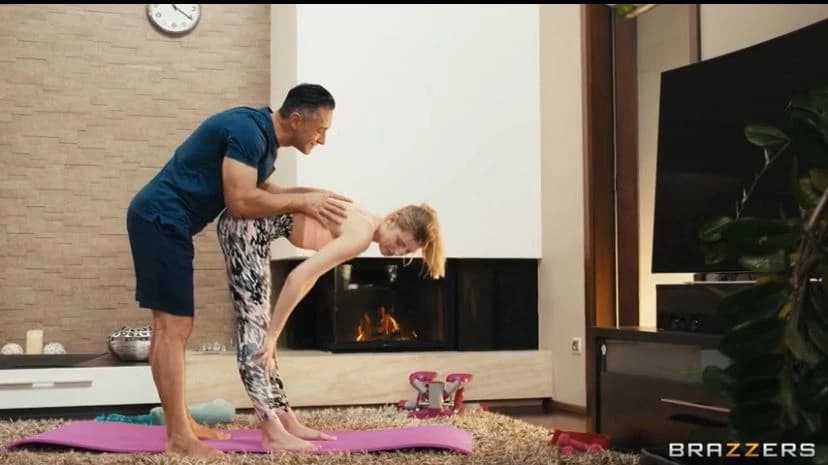 Yoga Yaparken Karısına Arkadan Dayayan Piç