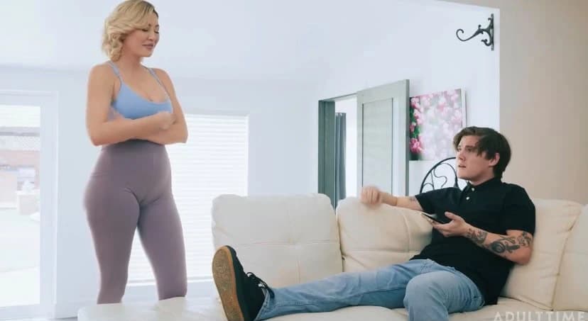 Amcığını Belli Eden Daracık Tayt Giyen Seksi Hatun Üvey Oğlunu Azdırıyor - Hdabla kalitesinde reklamsız altyazılı video kapak resmi