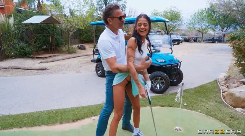 Golf Öğretirken Götüne Dayadığı Esmeri Siken Şanslı Piç - Doeda ve HD Abla kalitesinde Türkçe Altyazılı izle