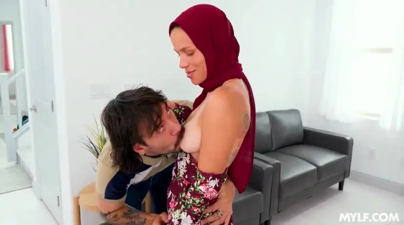 Türbanlı Orospu Azgın Oğlunun İsteklerini Kıramıyor - Hdabla kalitesinde reklamsız altyazılı video kapak resmi