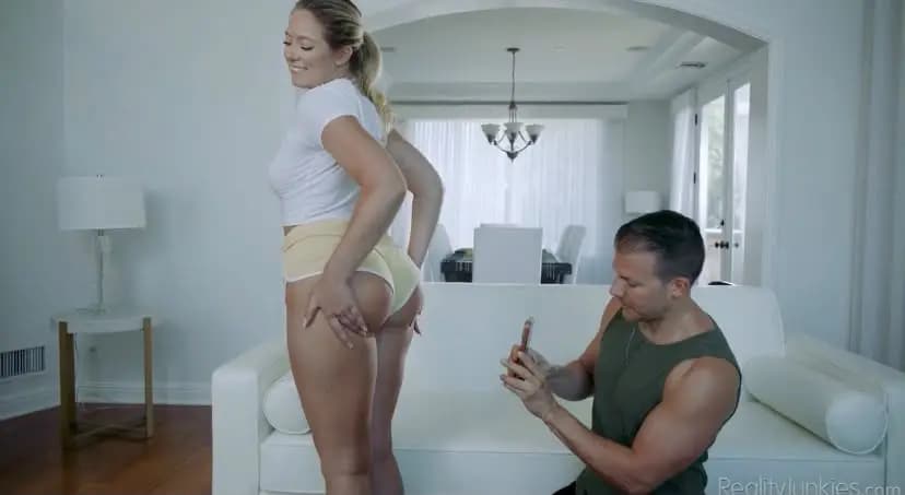 Sarışın Orospu Harika Götünü Sergilemekten Zevk Alıyor - Klasik doeda porno ve hdabla izle listelerinin popüler videosu